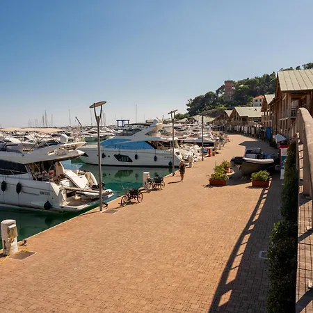 Apartament Private Garden - Beaches 900m - Wifi - Smarttv